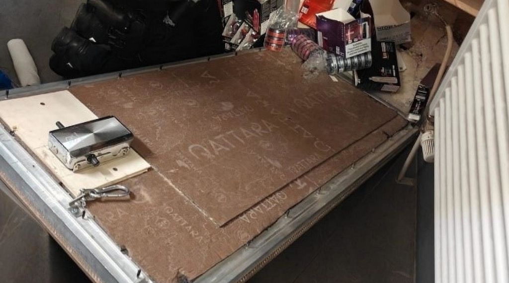 Zoll findet illegale E-Zigaretten und Shisha-Tabak in Berliner Laden