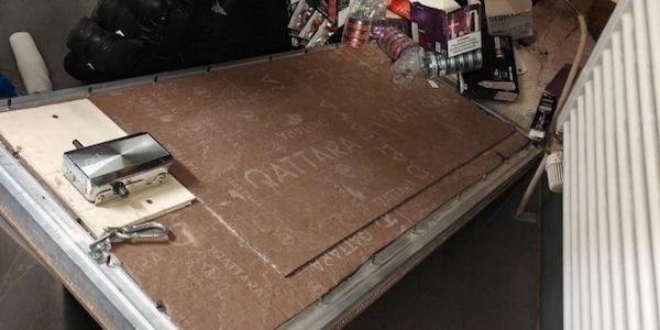 Zoll findet illegale E-Zigaretten und Shisha-Tabak in Berliner Laden