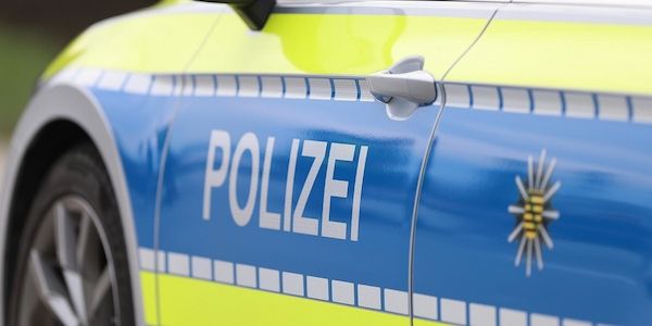 Verkehrsunfall nach Flucht vor Polizeikontrolle in Berlin-Charlottenburg