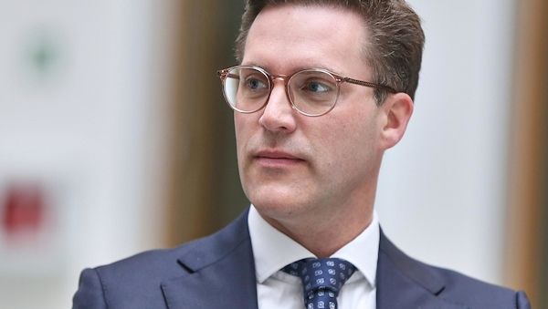 Hagel spricht sich gegen Abschwächung der Klimaziele aus