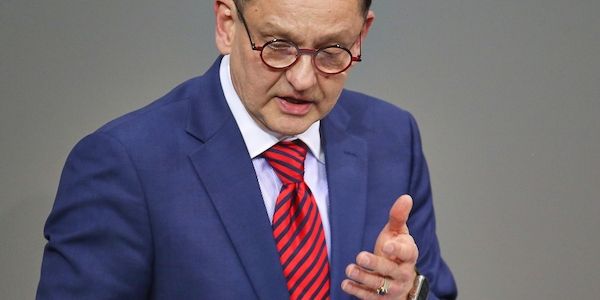 Bericht: AfD-Vize will zu "Remigrations-Gipfel" mit Sellner reisen