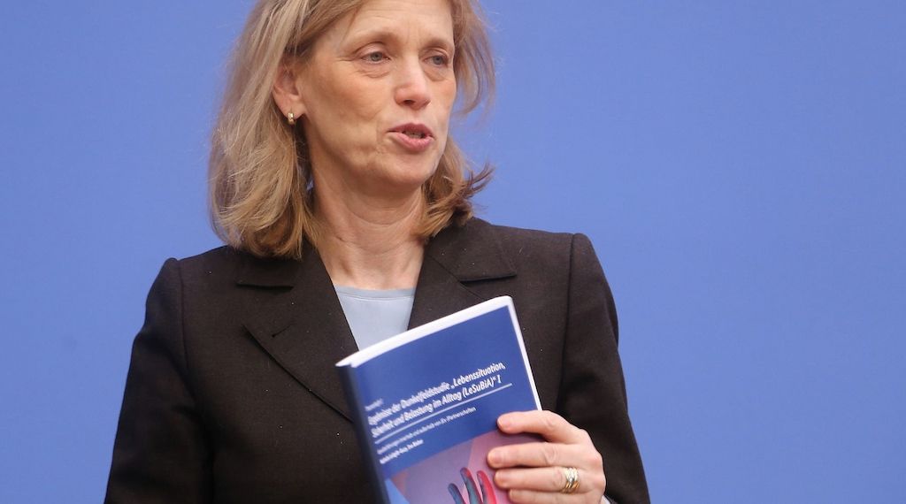 Prien sieht Gewalt als gesamtgesellschaftliches Phänomen