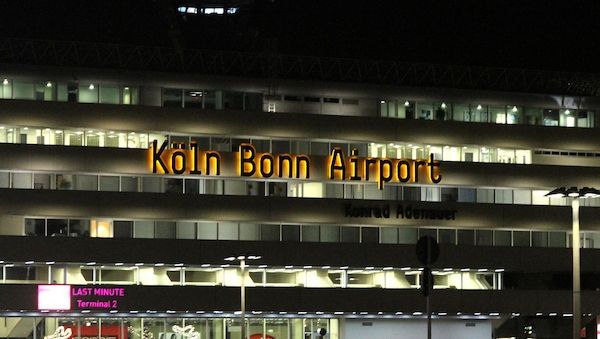 Drei Haftbefehle am Flughafen Köln/Bonn vollstreckt