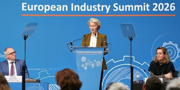 Von der Leyen will schnellere Genehmigungsverfahren für Industrie