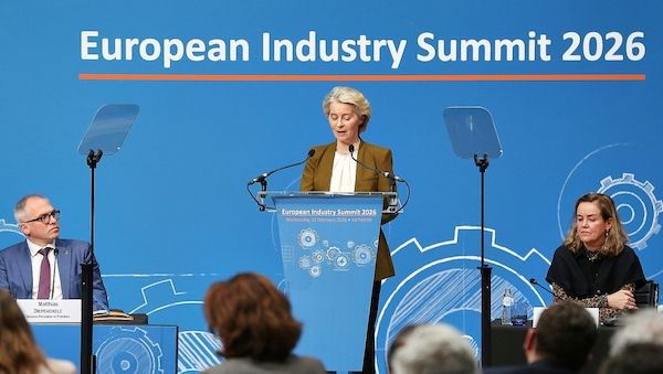 Von der Leyen will schnellere Genehmigungsverfahren für Industrie