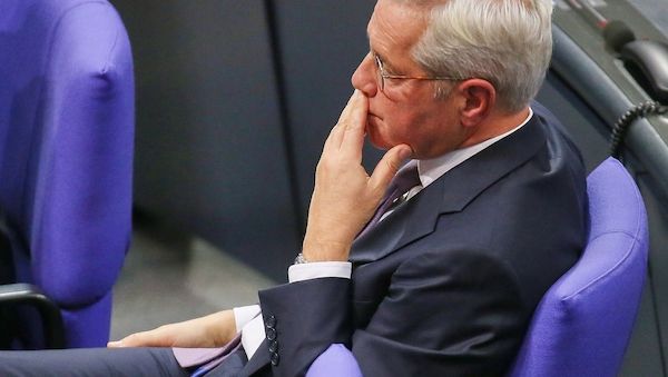 Röttgen will mehr europäische Verteidigungs- und Wirtschaftskraft