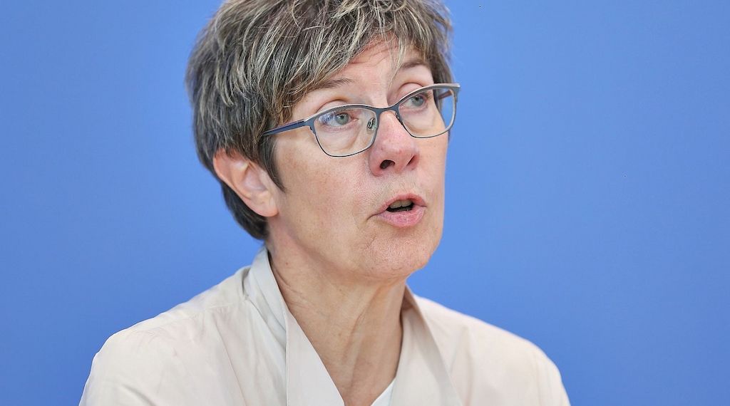 AKK hält Verhältnis zu Merz nach Kampfkandidatur für "gut"