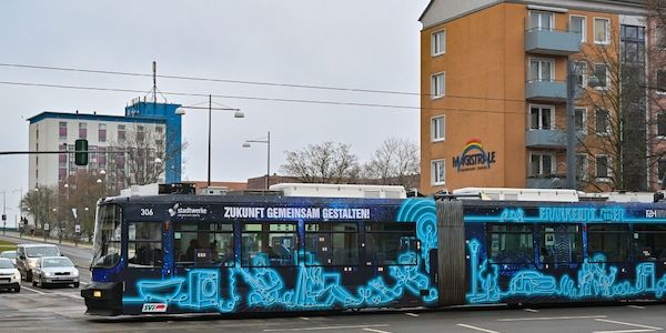 Kinderwagen von Straßenbahn in Frankfurt Oder erfasst