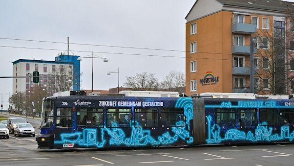 Kinderwagen von Straßenbahn in Frankfurt Oder erfasst