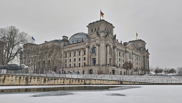 Gericht: Bundestag darf Abgeordnetenmitarbeitern Ausweis verweigern