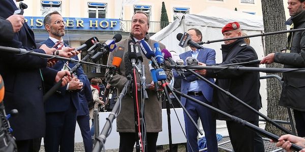 Pistorius übergibt ersten Drohne aus neuer Produktion an Selenskyj