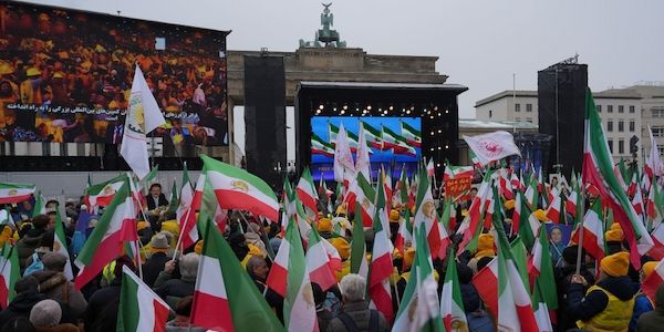Das Brandenburger Tor leuchtet heute für Freiheit im Iran