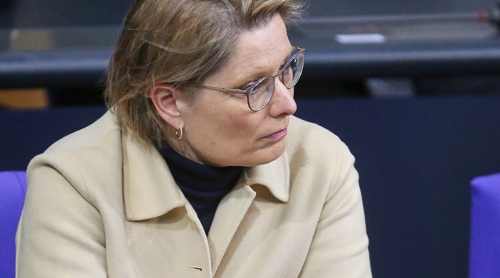 Hubig sieht zunächst keine Zuständigkeit bei Epstein-Akten