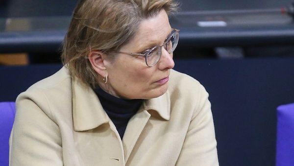 Hubig sieht zunächst keine Zuständigkeit bei Epstein-Akten