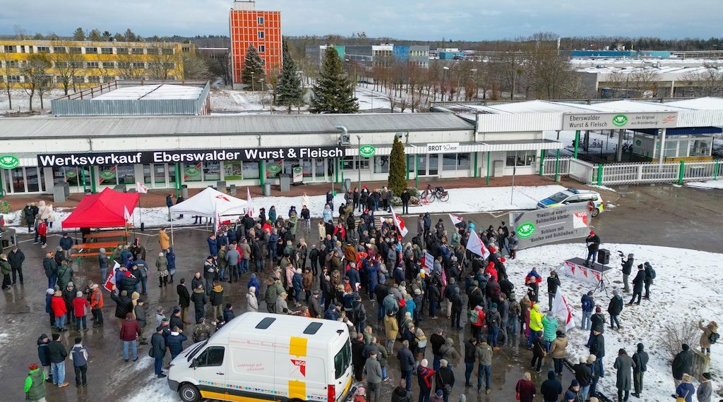 Hunderte protestierten gegen Schließung von Eberswalder-Wurstfabrik