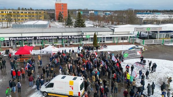 Hunderte protestierten gegen Schließung von Eberswalder-Wurstfabrik