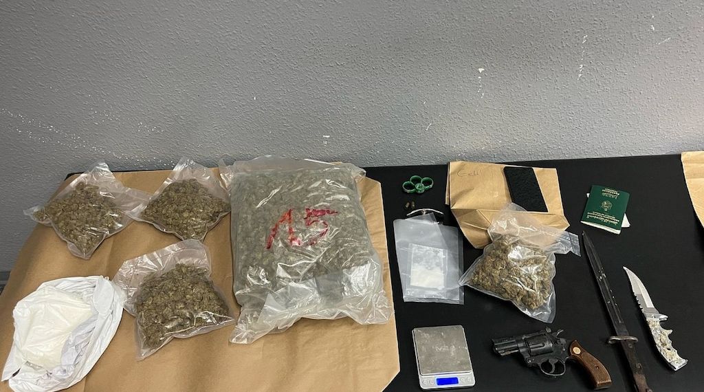 Polizei beschlagnahmt Drogenlager in Köln nach Einsatz wegen häuslicher Gewalt