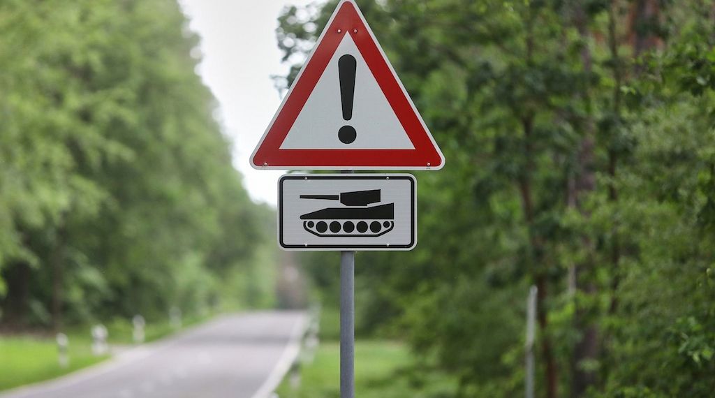 Verkehrsminister fordert neue EU-Regeln für Panzer & Co.