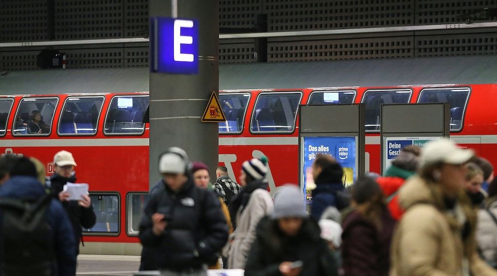 Polizeigewerkschaft für Deutschlandticket mit Passfoto