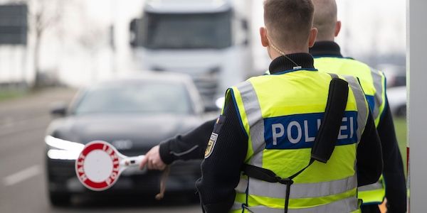 Dobrindt verlängert Grenzkontrollen bis mindestens September