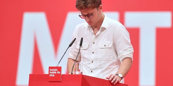 Juso-Chef hält Social-Media-Verbot für nicht durchsetzbar