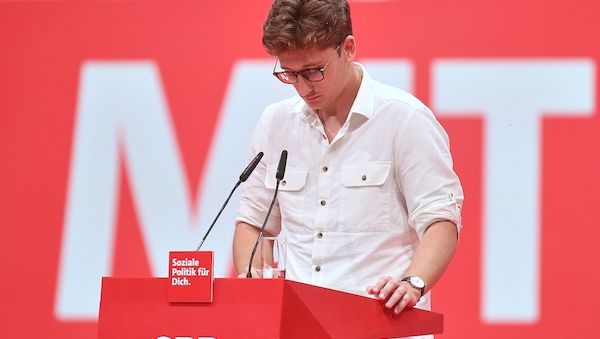 Juso-Chef hält Social-Media-Verbot für nicht durchsetzbar