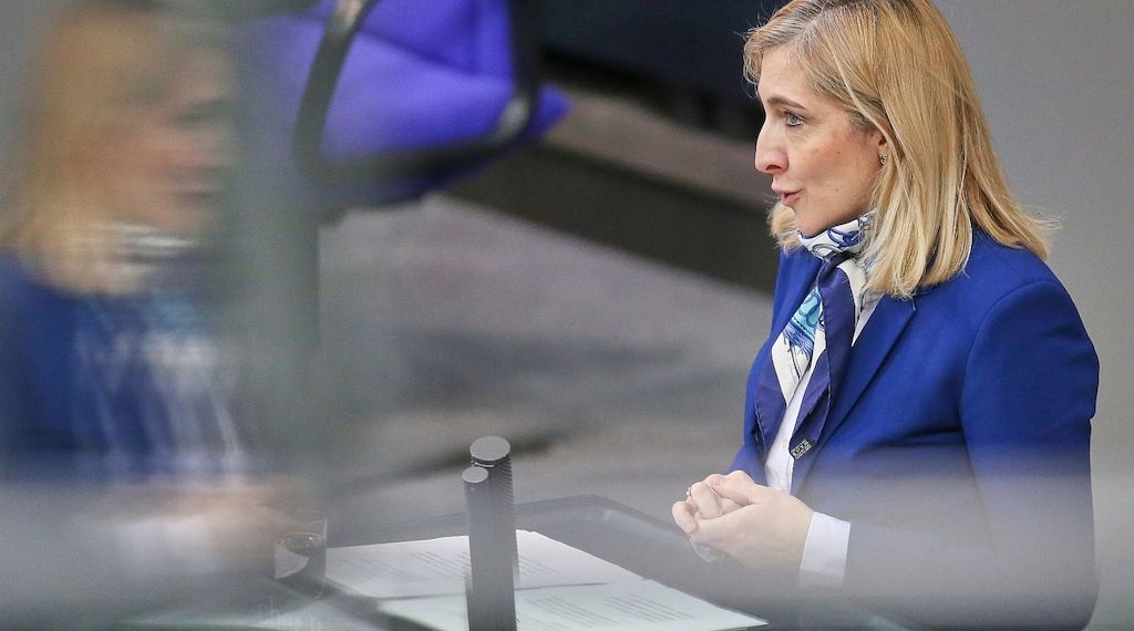 Warken will mehr Geld für Pflegeheime