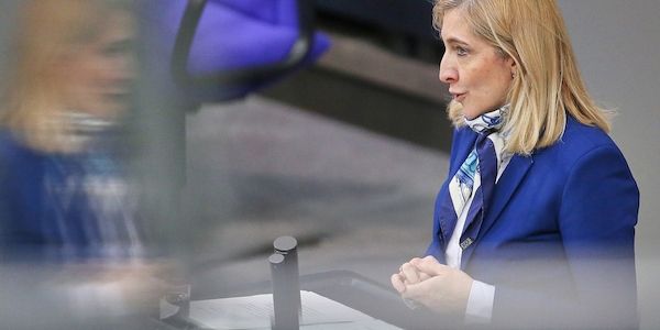 Warken will mehr Geld für Pflegeheime