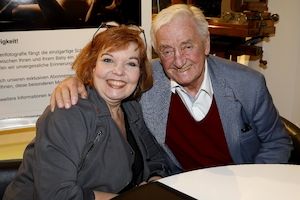 Prominenz beim Expo Empfang am Kurfürstendamm in Berlin  Bild 3