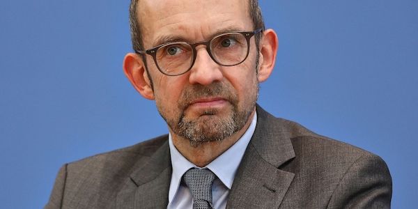 Röwekamp plädiert für zügigen Drohnen-Kauf