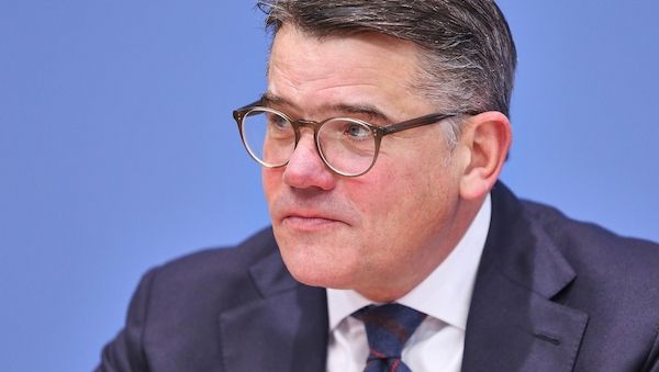 Rhein mahnt CDU bei Reformdebatten zur Rücksicht auf Wahlkämpfer