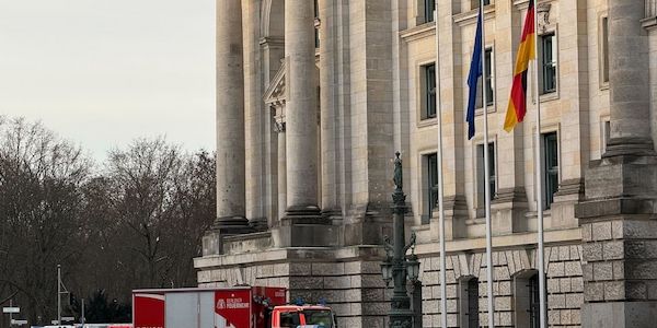 Großeinsatz der Feuerwehr am Reichstagsgebäude