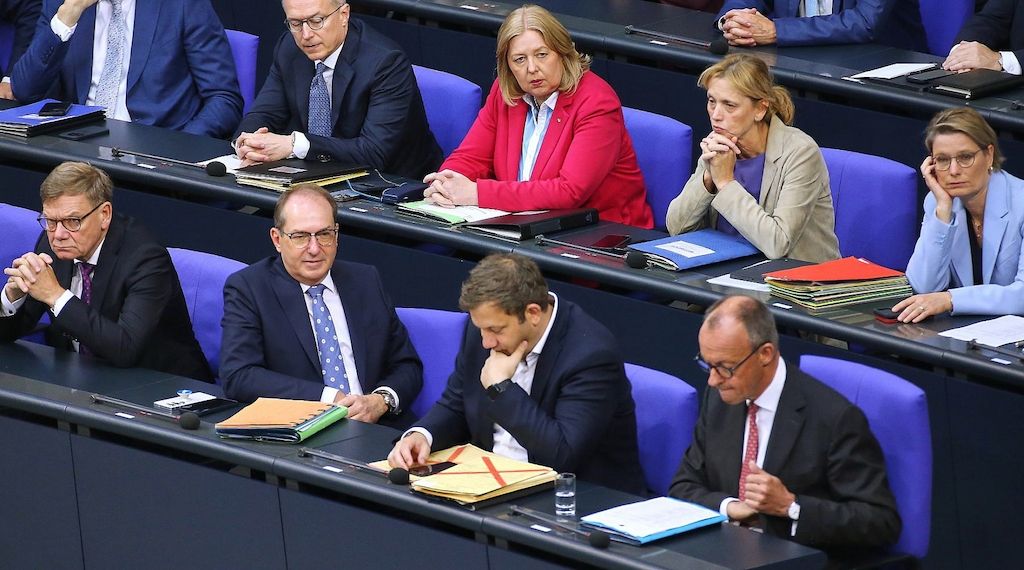 Forsa kritisiert Themenschwerpunkte der Bundesregierung