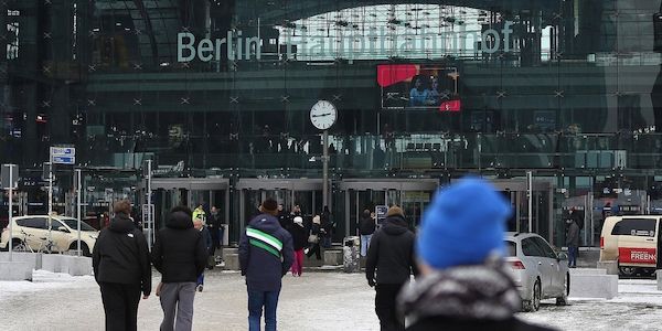 Erste Rolltreppen am Berliner Hauptbahnhof wieder in Betrieb