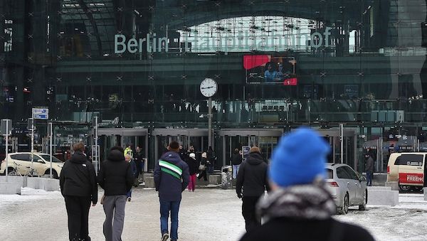 Erste Rolltreppen am Berliner Hauptbahnhof wieder in Betrieb
