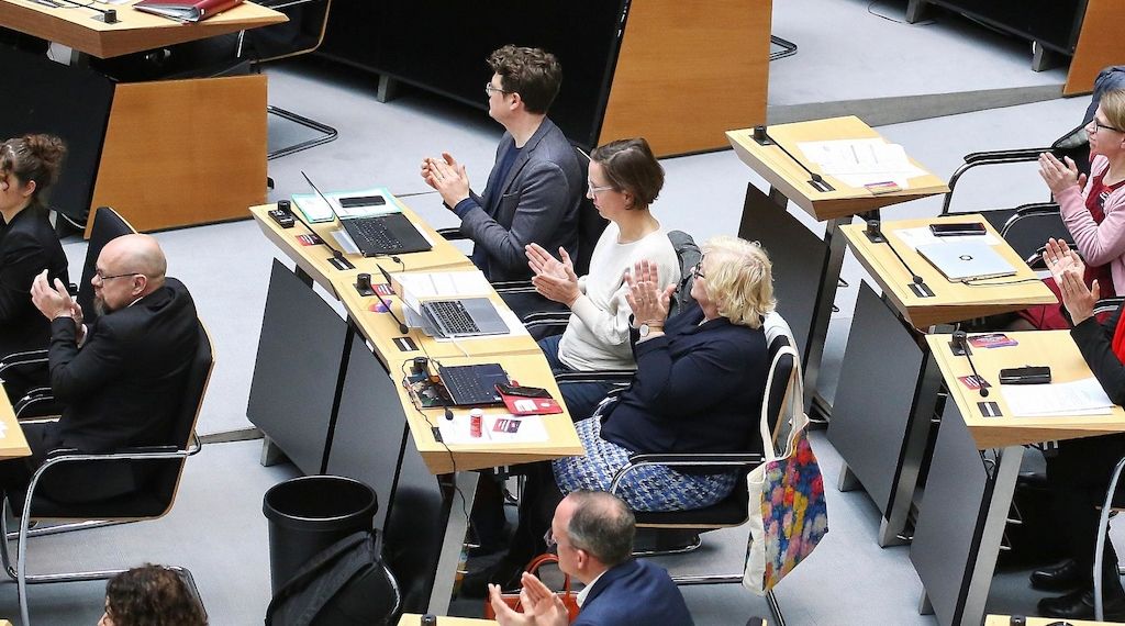 Berliner Linksfraktion will Einsamkeit mit Kiezkantinen und Sozialticket bekämpfen