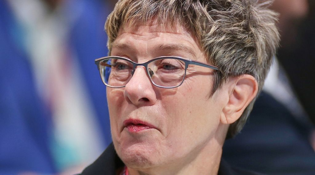 AKK gegen öffentliche "Bewerbungsreden" für Bundespräsidentenamt