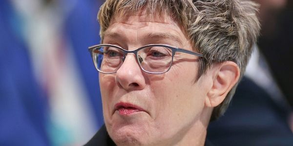 AKK gegen öffentliche "Bewerbungsreden" für Bundespräsidentenamt