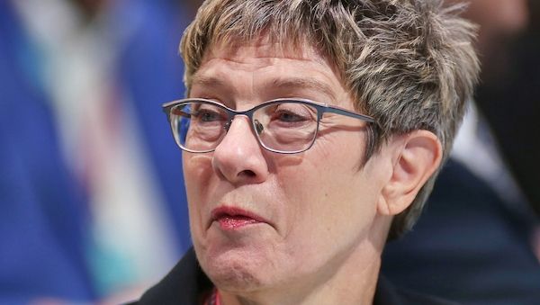 AKK gegen öffentliche "Bewerbungsreden" für Bundespräsidentenamt