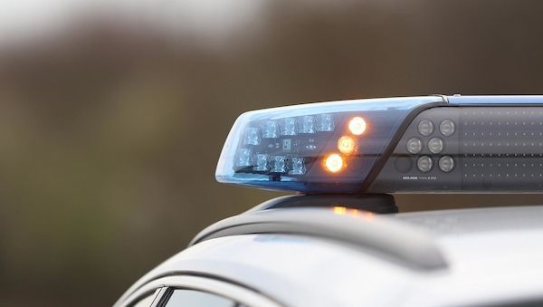 Zwei Jugendliche nach Unfall mit gestohlenem Roller in Frankfurt festgenommen