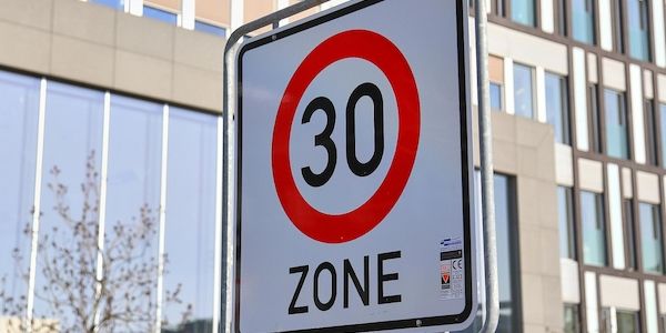 München muss Tempo-30-Schilder an Landshuter Allee vorläufig wieder aufstellen