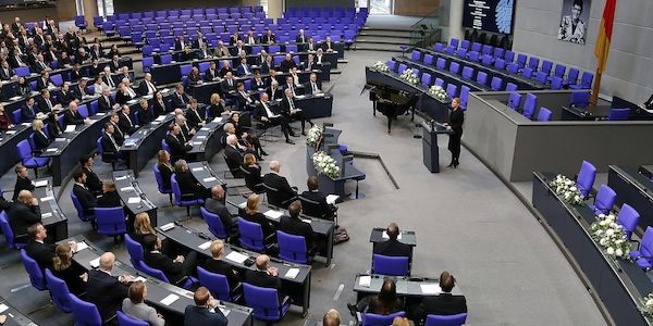 Großteil der AfD-Fraktion boykottiert Trauerfeier für Rita Süssmuth