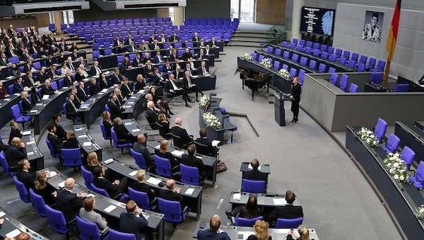 Großteil der AfD-Fraktion boykottiert Trauerfeier für Rita Süssmuth