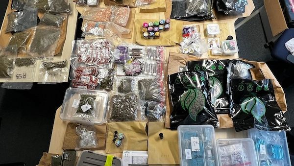 Polizei Köln vollstreckt Haftbefehle wegen Drogenhandels