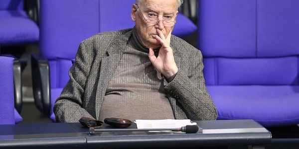Gauland verteidigt AfD gegen Filz-Vorwürfe