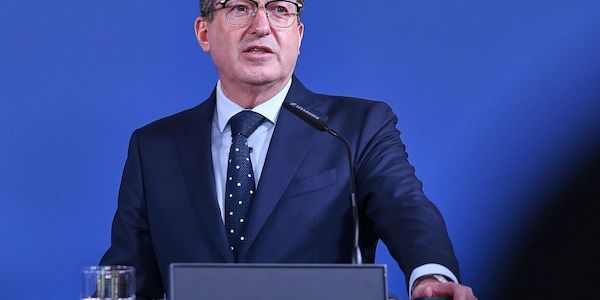 Dobrindt weist Kritik im Umgang mit Rassismus-Studie von sich