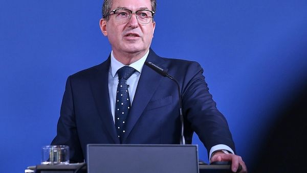 Dobrindt weist Kritik im Umgang mit Rassismus-Studie von sich