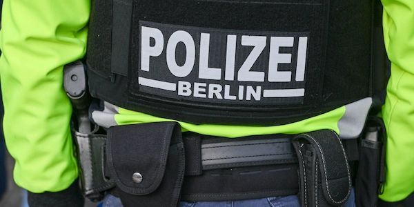25-Jährige mit Schussverletzung im Berliner-Hotel gefunden
