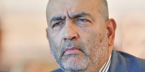 Nouripour fordert Einfrieren von Vermögen iranischer Regimeliten