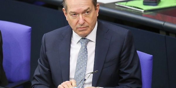 Dobrindt hält nach Gerichtsbeschluss an Beobachtung der AfD fest